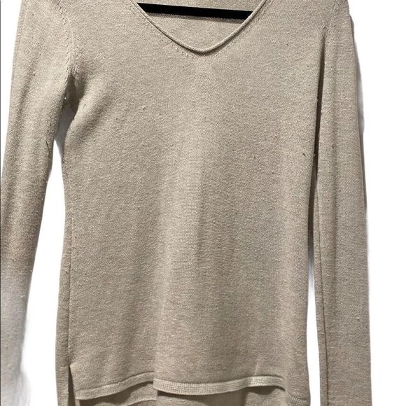 2/33$🔥🔥🔥Old Navy light gray V-sweater XS but fits like Small/Med. - Picture 1 of 7